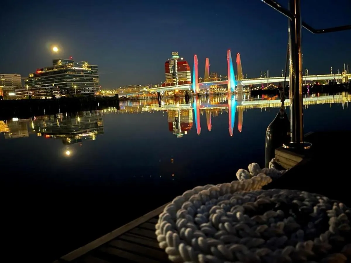 Molloesund - Hausboot Im Herzen Von Goeteborg Hotell